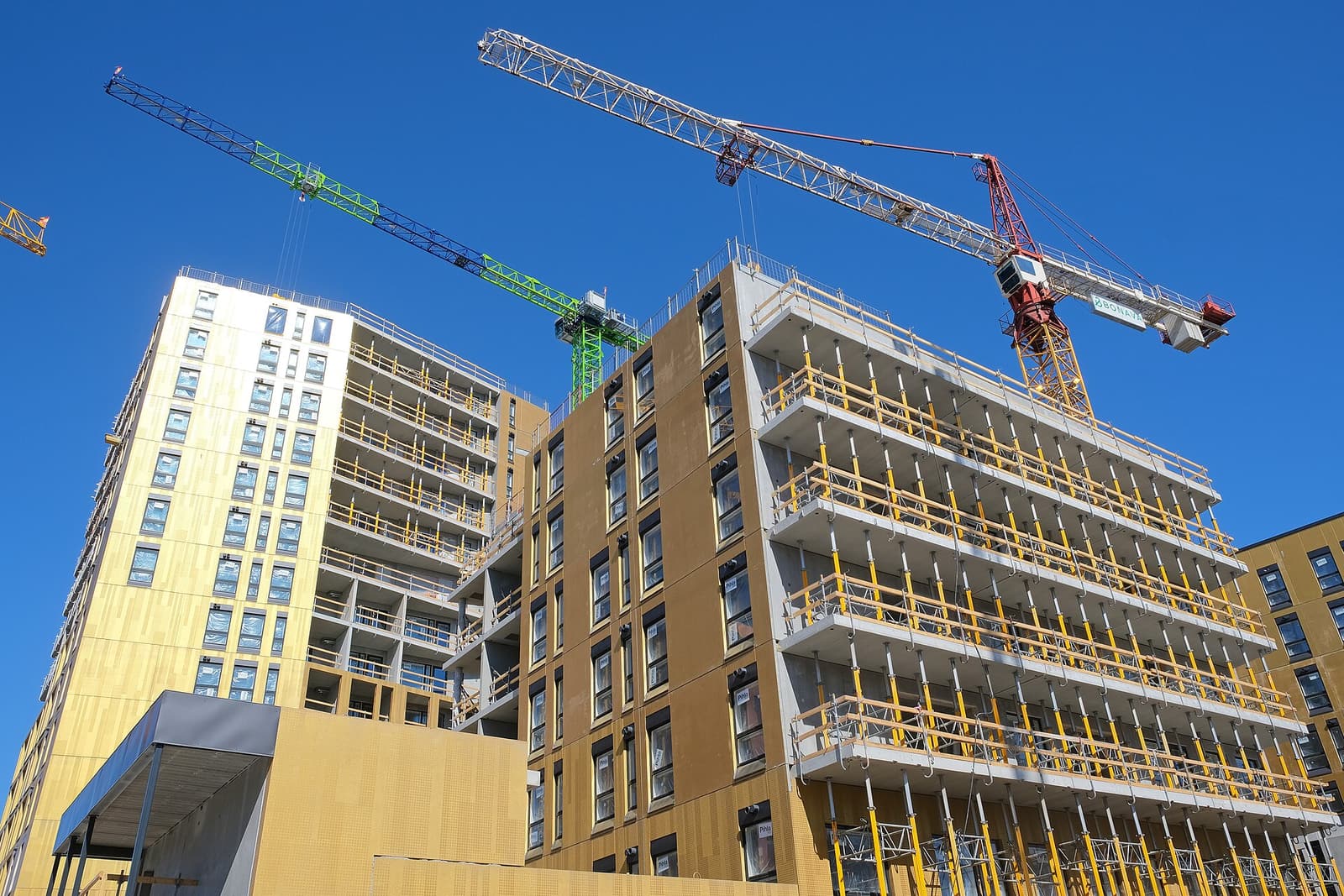 Cranes above an apartment block under construction